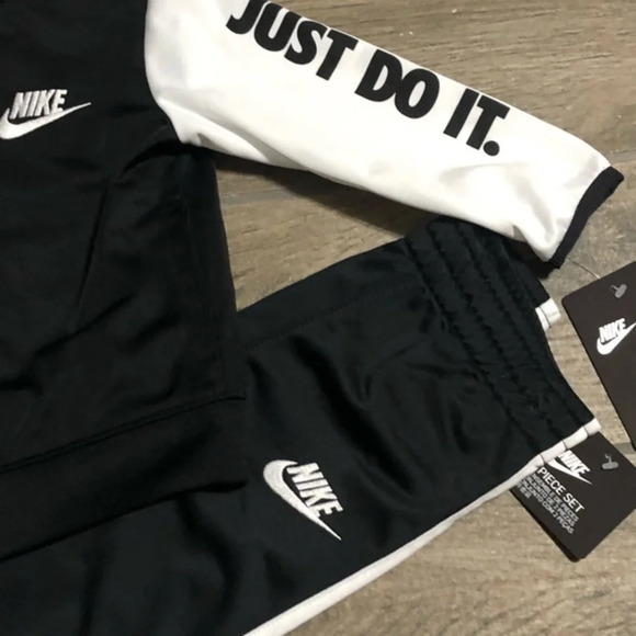 Nwt Nike 2pc jogger set sportswear activewear - Picture 2 of 4